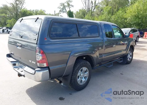 2015 Toyota Tacoma Base V6 z USA, uszkodzony, nr VIN 5TFUU4EN8FX146499